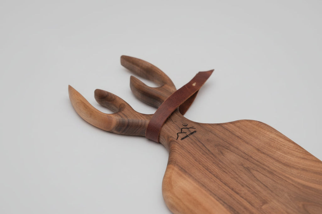 🦌 Geyik Model Ahşap Kesme Tahtası Ceviz