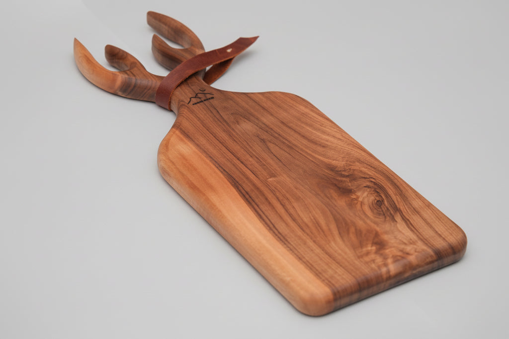 🦌 Geyik Model Ahşap Kesme Tahtası Ceviz